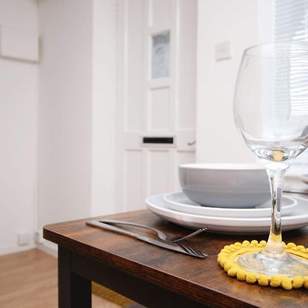 2Bedroom Home- Free Parking, Wi-Fi & Patio- Available For Long Or Short Term Бристоль Экстерьер фото
